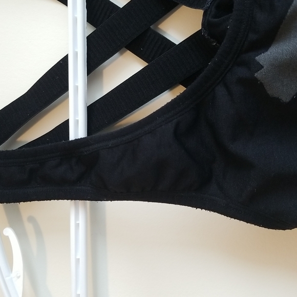 Puma sports bra. - Picture 2 of 3